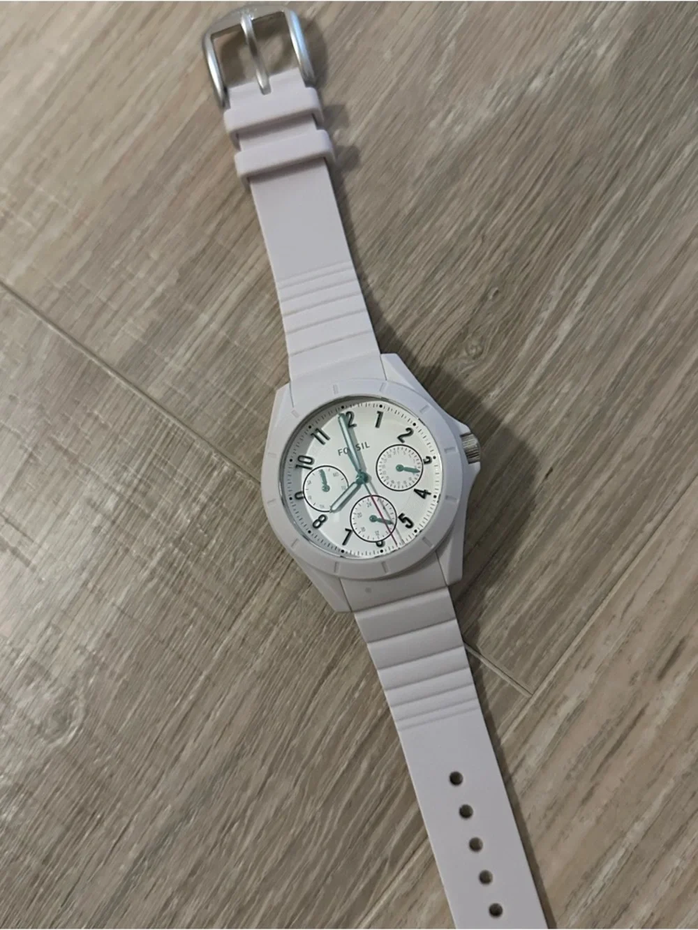 White rubber Fossil watch blue accents ES4064 box included like new condition - Picture 1 of 6